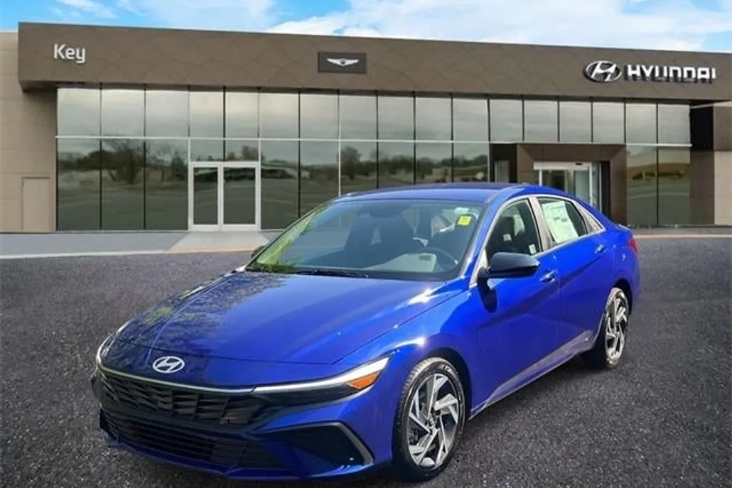 2025 Hyundai Elantra SEL Sport photo 1