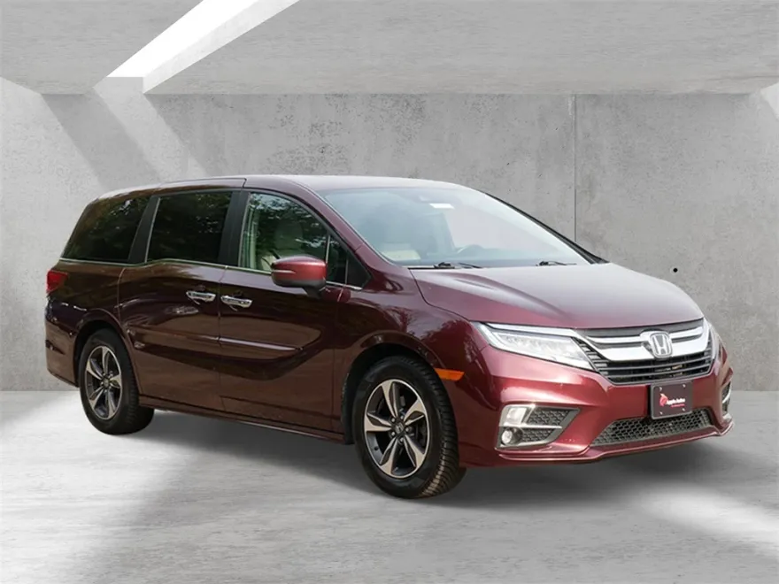 2019 Honda Odyssey Touring photo 1