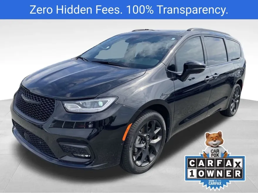 2023 Chrysler Pacifica Limited photo 1
