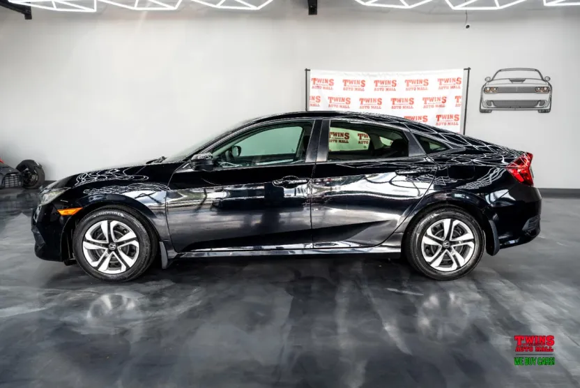 2018 Honda Civic LX photo 1