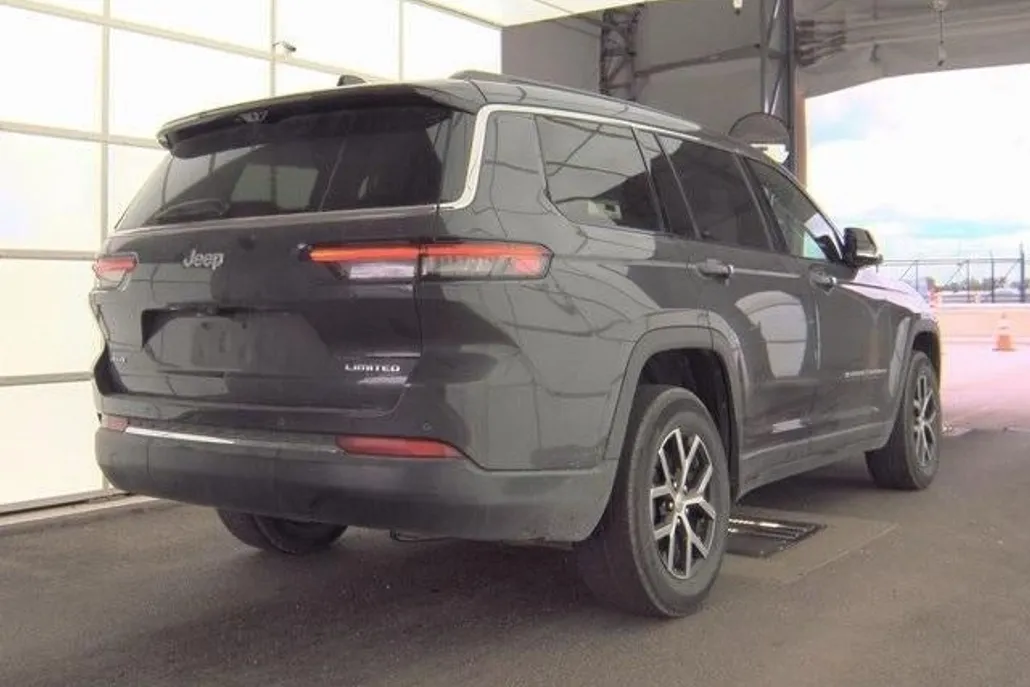 2024 Jeep Grand Cherokee Limited photo 1
