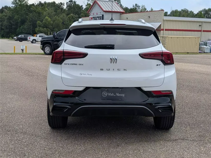 2024 Buick Encore GX Sport Touring photo 1