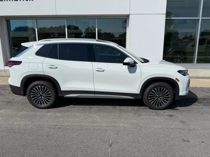 2025 Volkswagen Tiguan S photo 1