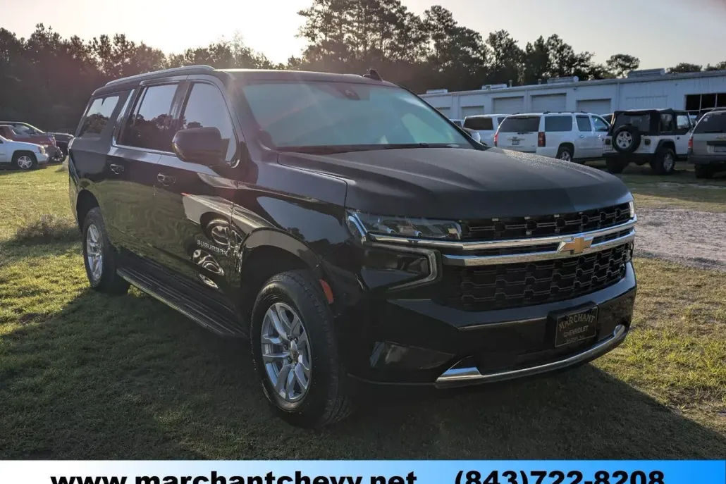 2022 Chevrolet Suburban LT photo 1