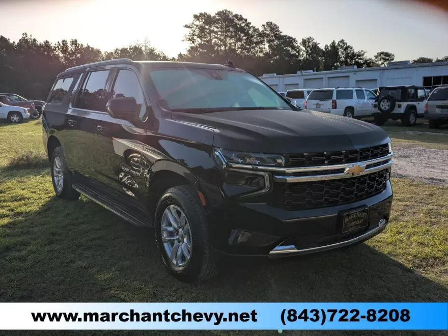 2022 Chevrolet Suburban LT photo 1