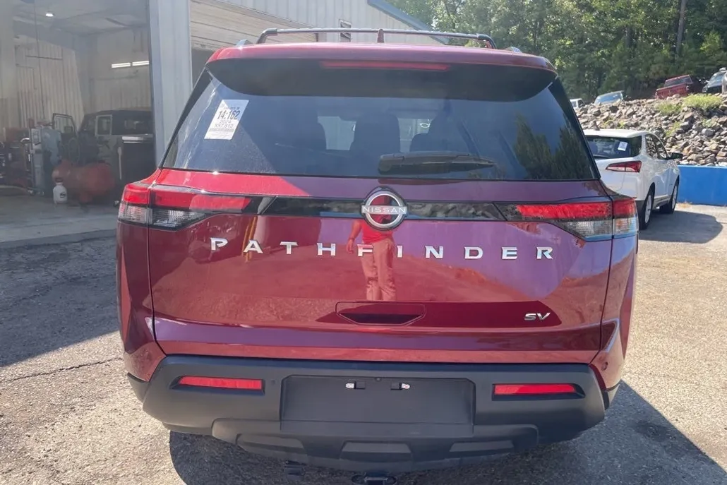 2024 Nissan Pathfinder SV photo 1