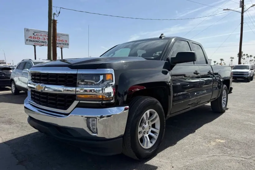 2019 Chevrolet Silverado 1500 LT photo 1