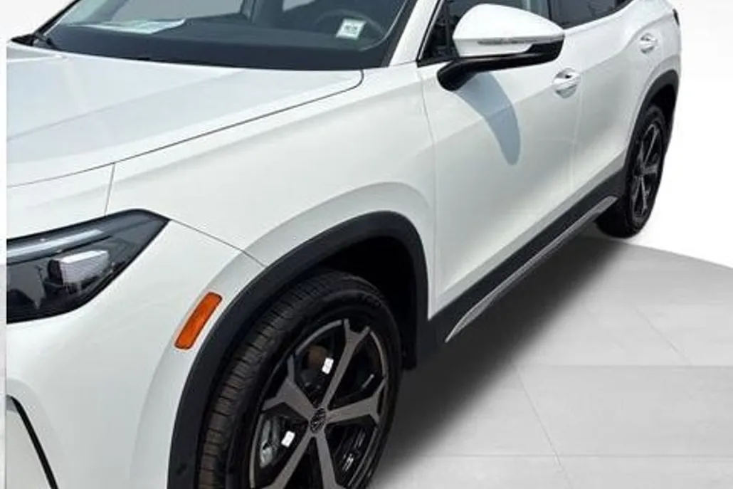 2025 Volkswagen Tiguan SE photo 1