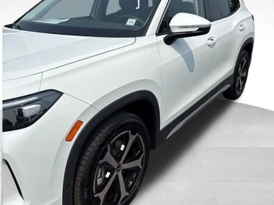 2025 Volkswagen Tiguan SE photo 1