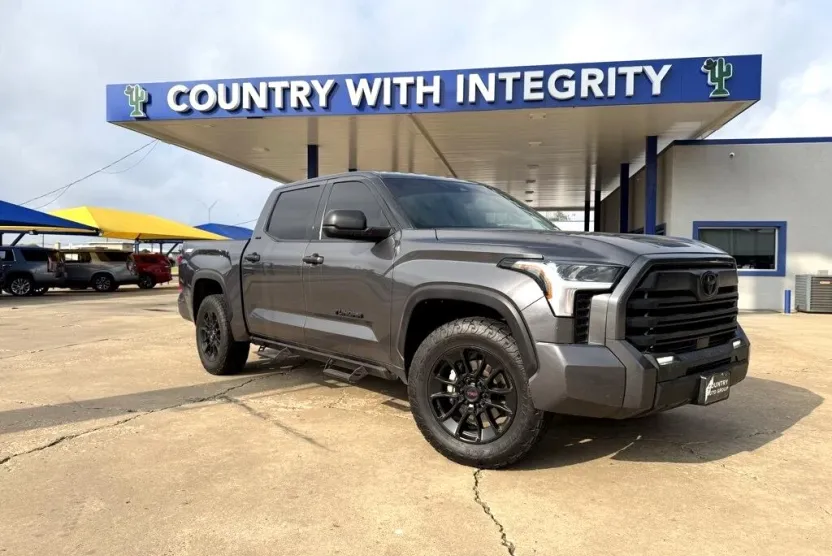2023 Toyota Tundra SR5 photo 1