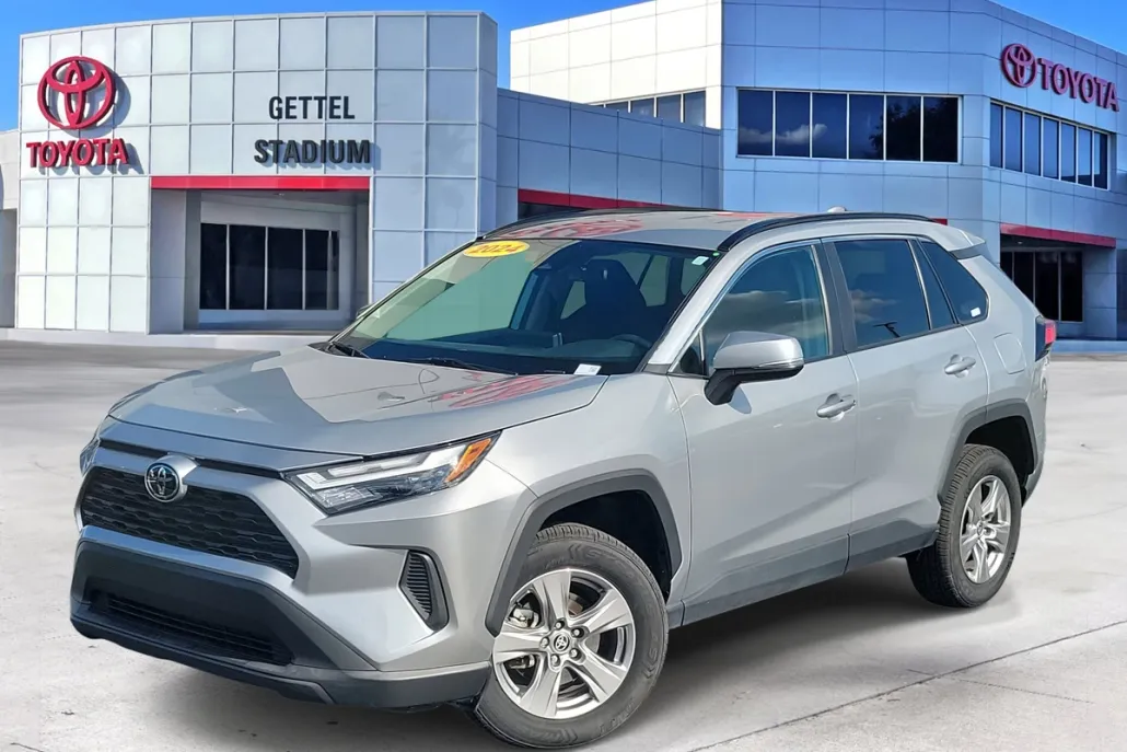 2024 Toyota RAV4 XLE photo 1