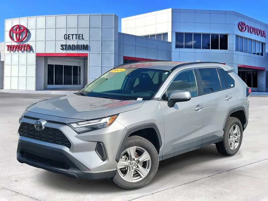 2024 Toyota RAV4 XLE photo 1