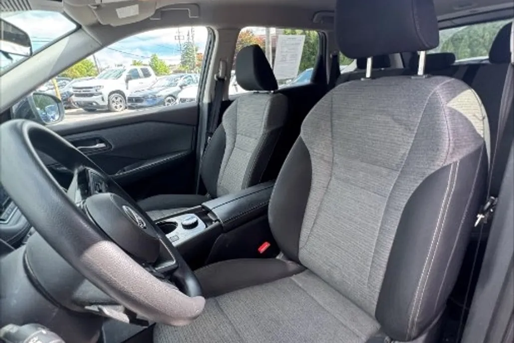 2022 Nissan Rogue SV photo 1