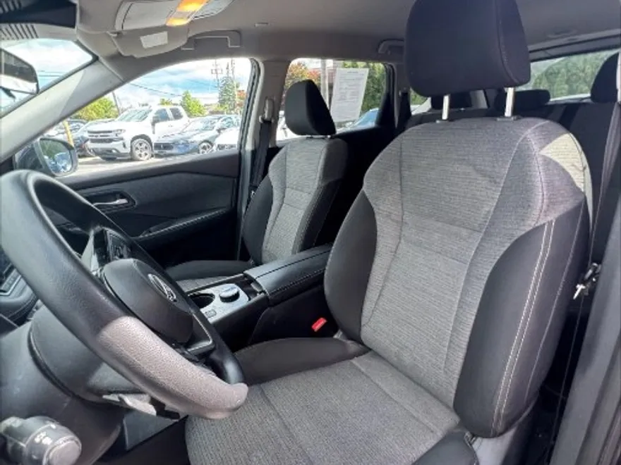2022 Nissan Rogue SV photo 1