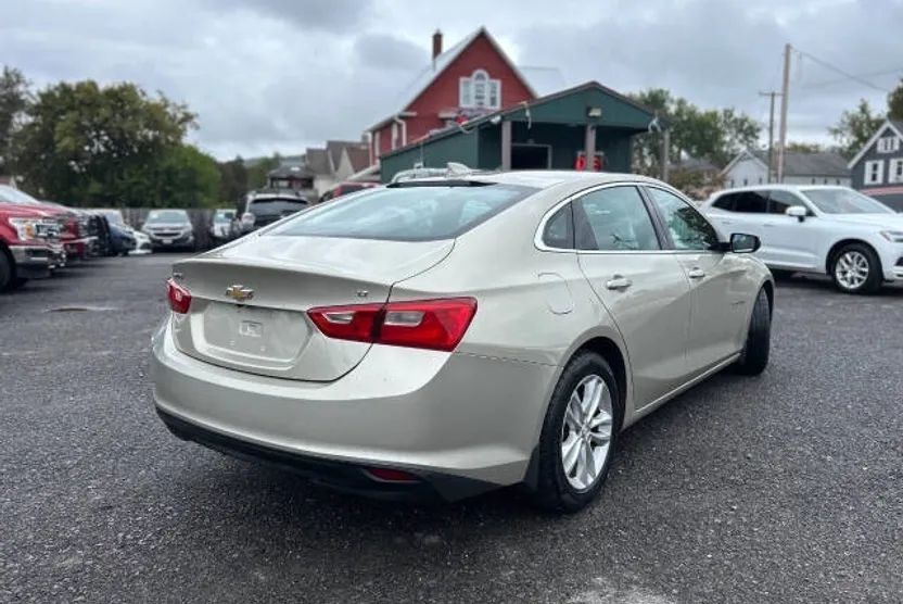 2016 Chevrolet Malibu 1LT photo 1