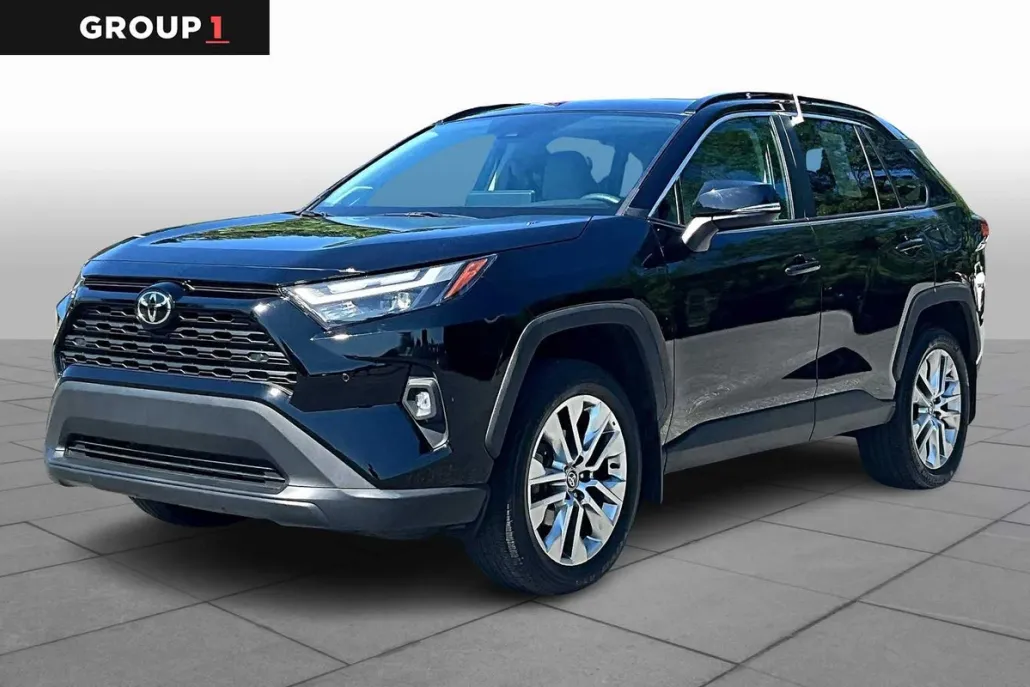 2024 Toyota RAV4 XLE Premium photo 1