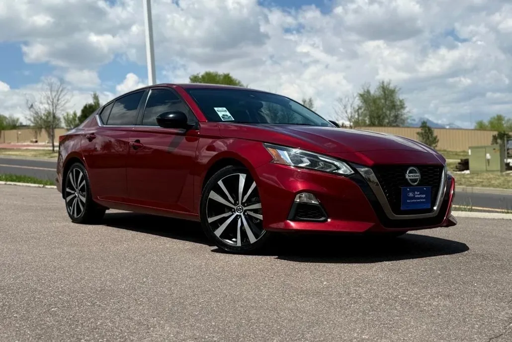 2022 Nissan Altima 2.5 SR photo 1