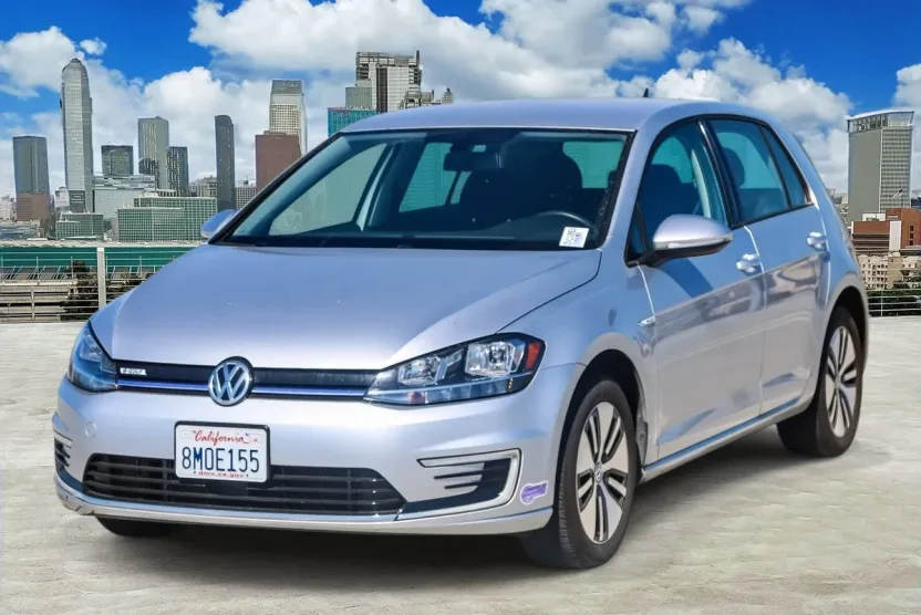 2019 Volkswagen e-Golf SE photo 1