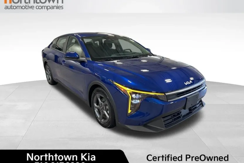 2025 Kia K4 LXS photo 1
