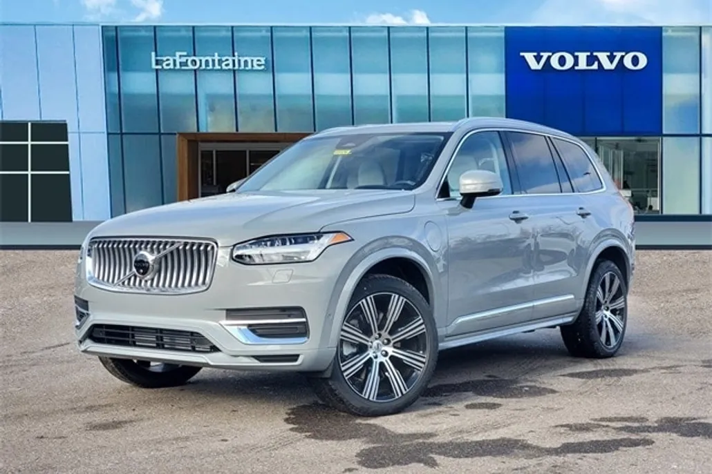 2025 Volvo XC90 T8 photo 1