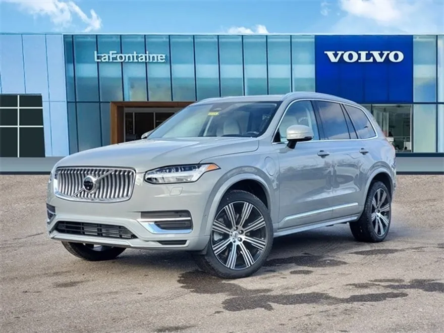 2025 Volvo XC90 T8 photo 1