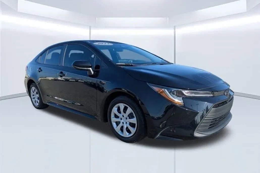 2023 Toyota Corolla LE photo 1