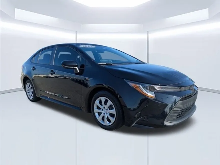 2023 Toyota Corolla LE photo 1