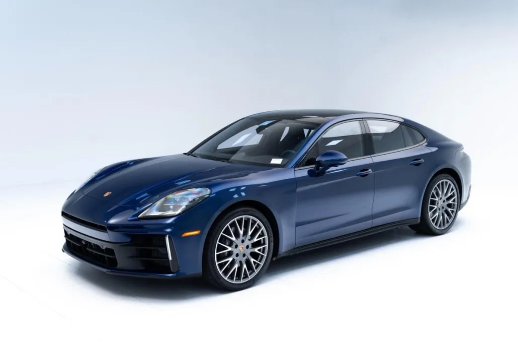 2025 Porsche Panamera 4 photo 1