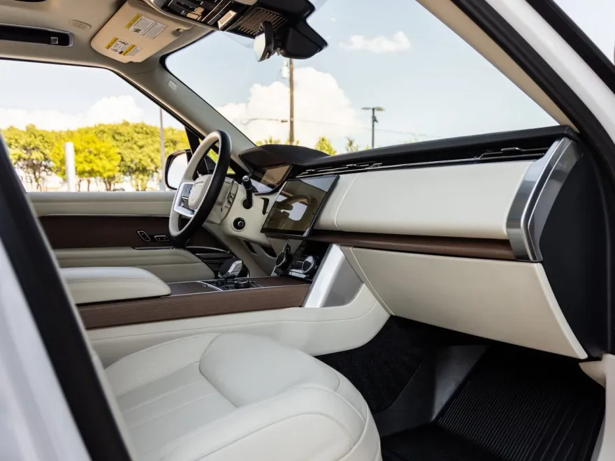 2023 Land Rover Range Rover SE photo 39