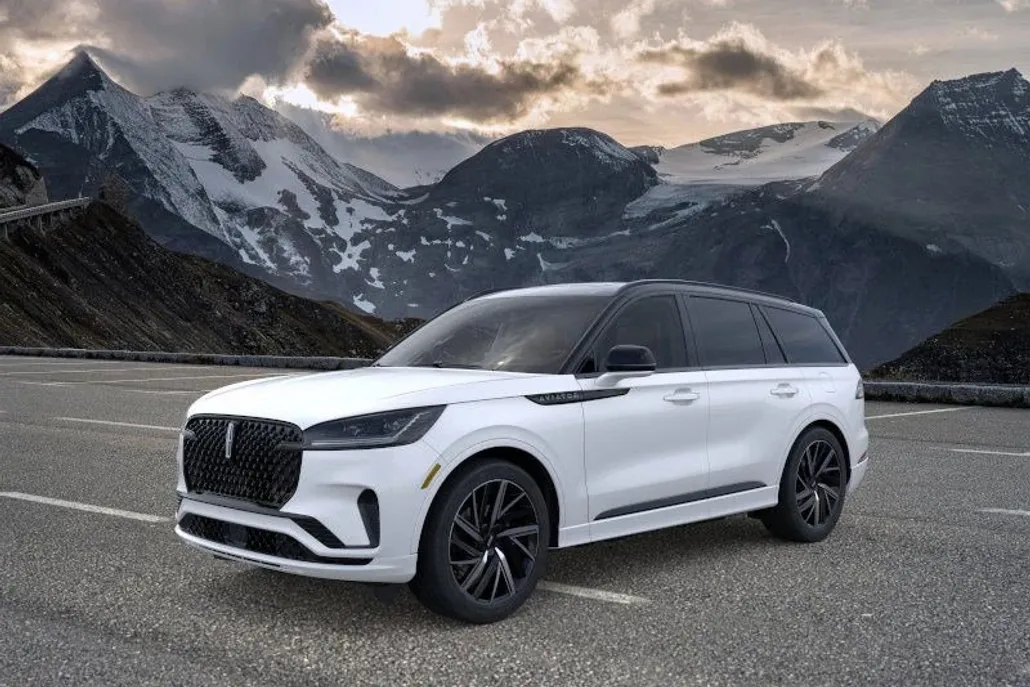 2025 Lincoln Aviator Black Label photo 1