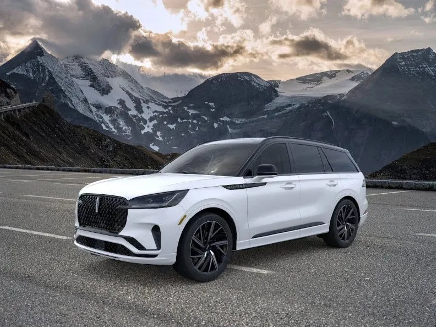 2025 Lincoln Aviator Black Label photo 1