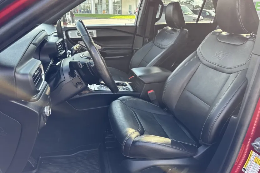 2022 Ford Explorer ST photo 1