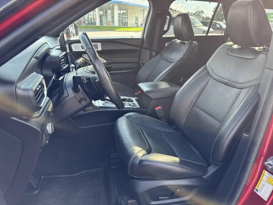2022 Ford Explorer ST photo 1
