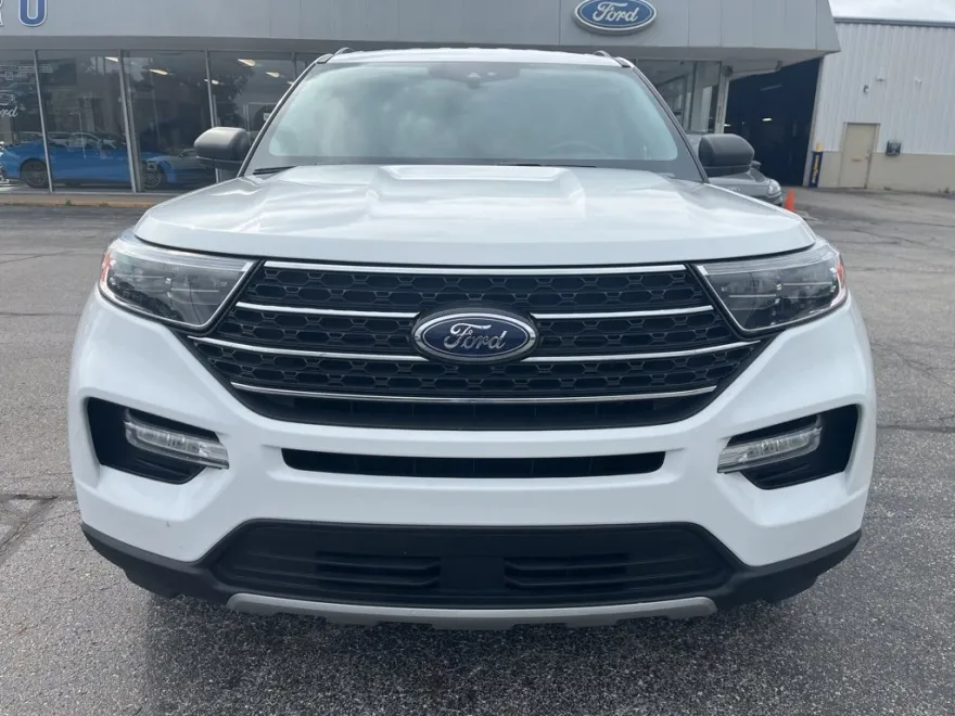 2023 Ford Explorer XLT photo 1