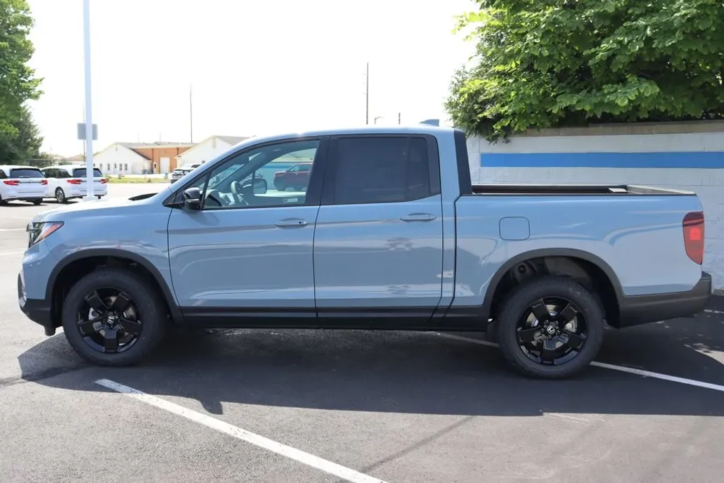 2025 Honda Ridgeline Black Edition photo 1