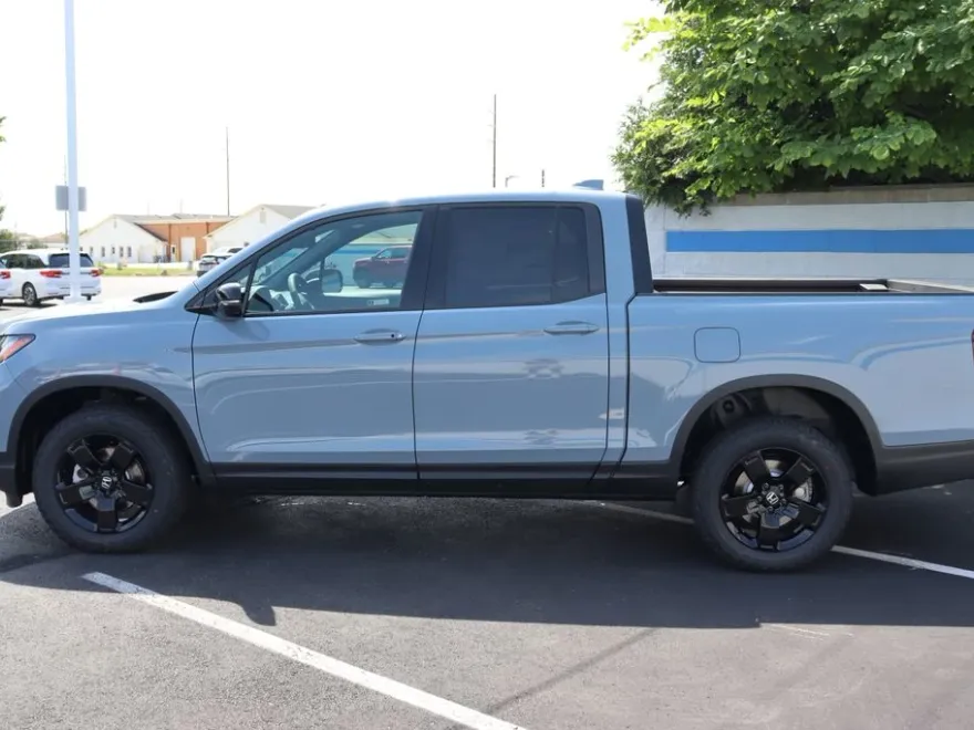 2025 Honda Ridgeline Black Edition photo 1