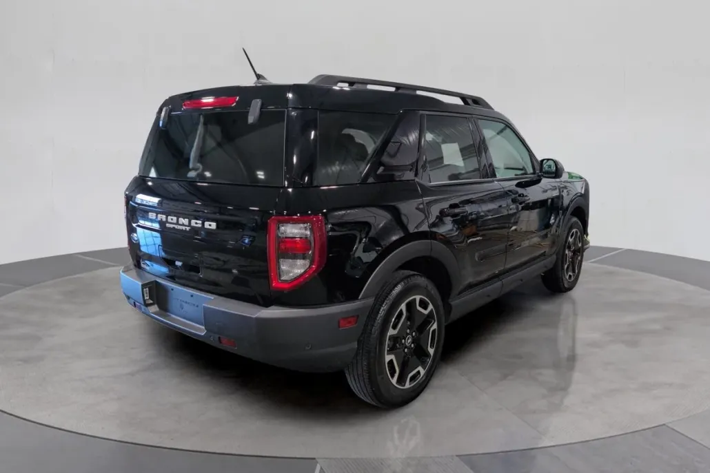 2024 Ford Bronco Sport Outer Banks photo 1