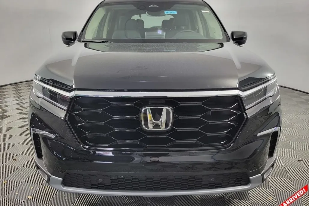 2025 Honda Pilot Touring photo 1