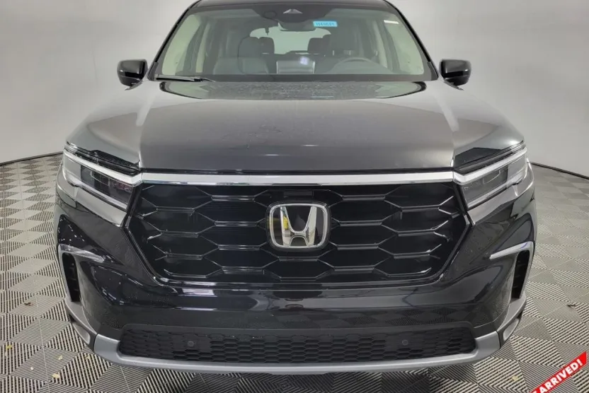 2025 Honda Pilot Touring photo 1