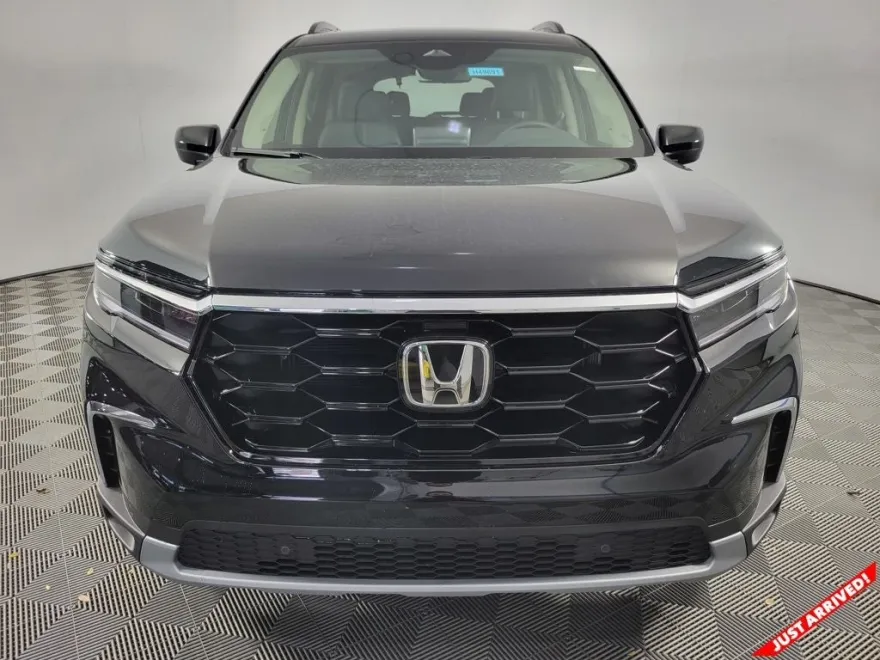 2025 Honda Pilot Touring photo 1
