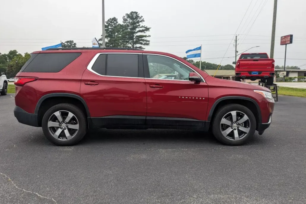 2020 Chevrolet Traverse Leather photo 1