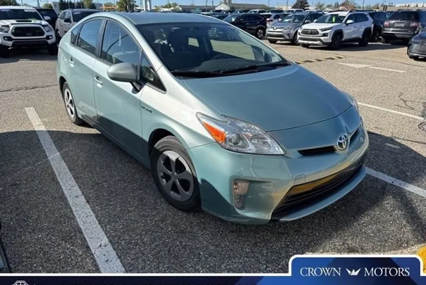 2015 Toyota Prius Five photo 1