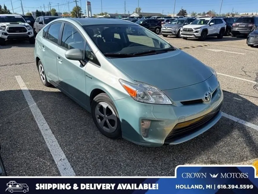 2015 Toyota Prius Five photo 1