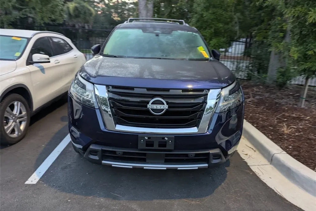 2024 Nissan Pathfinder Platinum photo 1