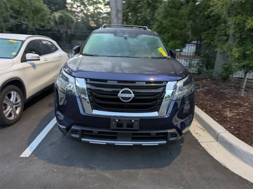 2024 Nissan Pathfinder Platinum photo 1