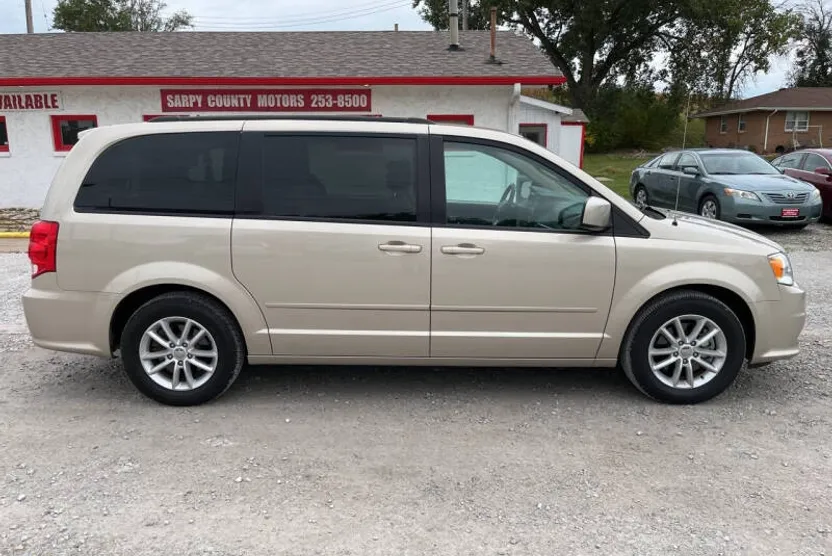 2015 Dodge Grand Caravan SXT Plus photo 1