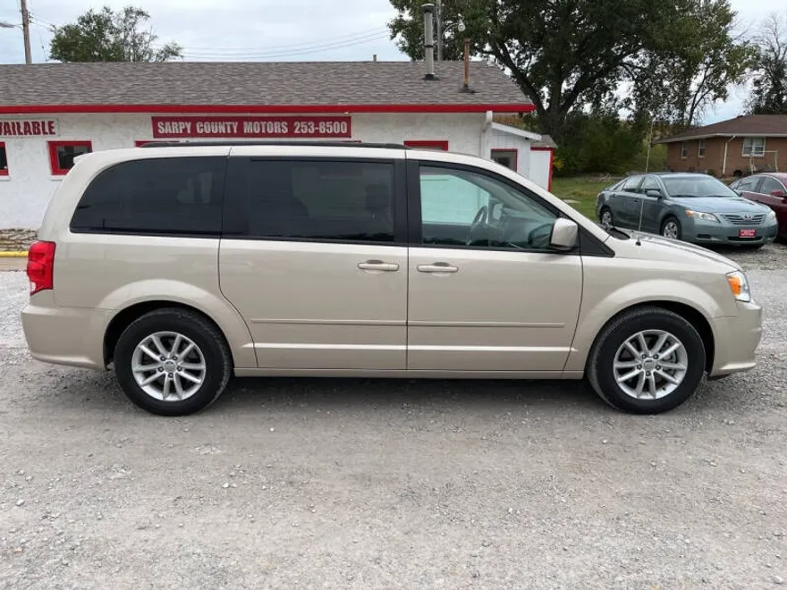 2015 Dodge Grand Caravan SXT Plus photo 1