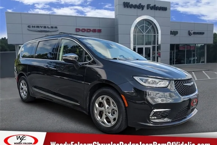 2023 Chrysler Pacifica Limited photo 1