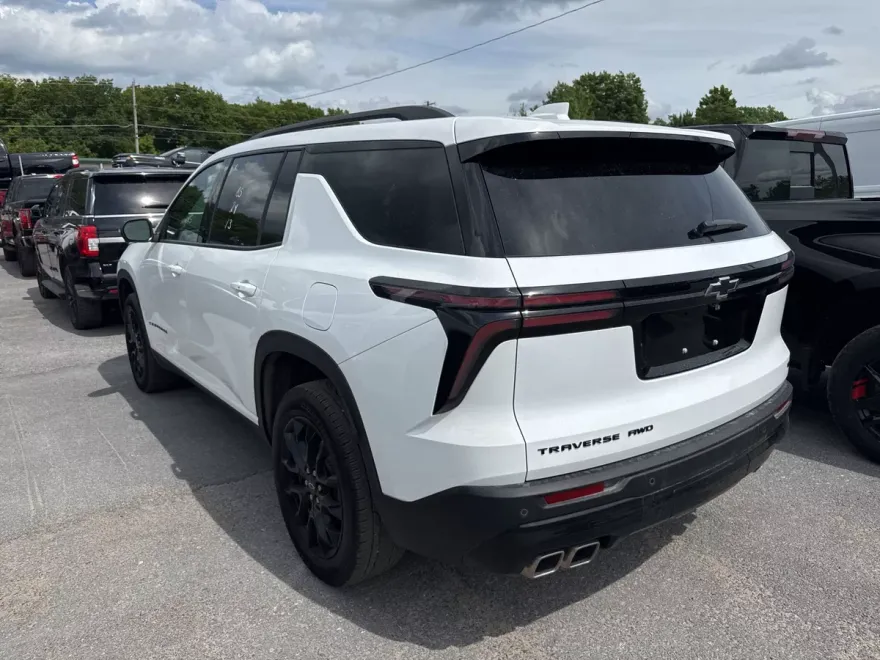 2024 Chevrolet Traverse photo 1