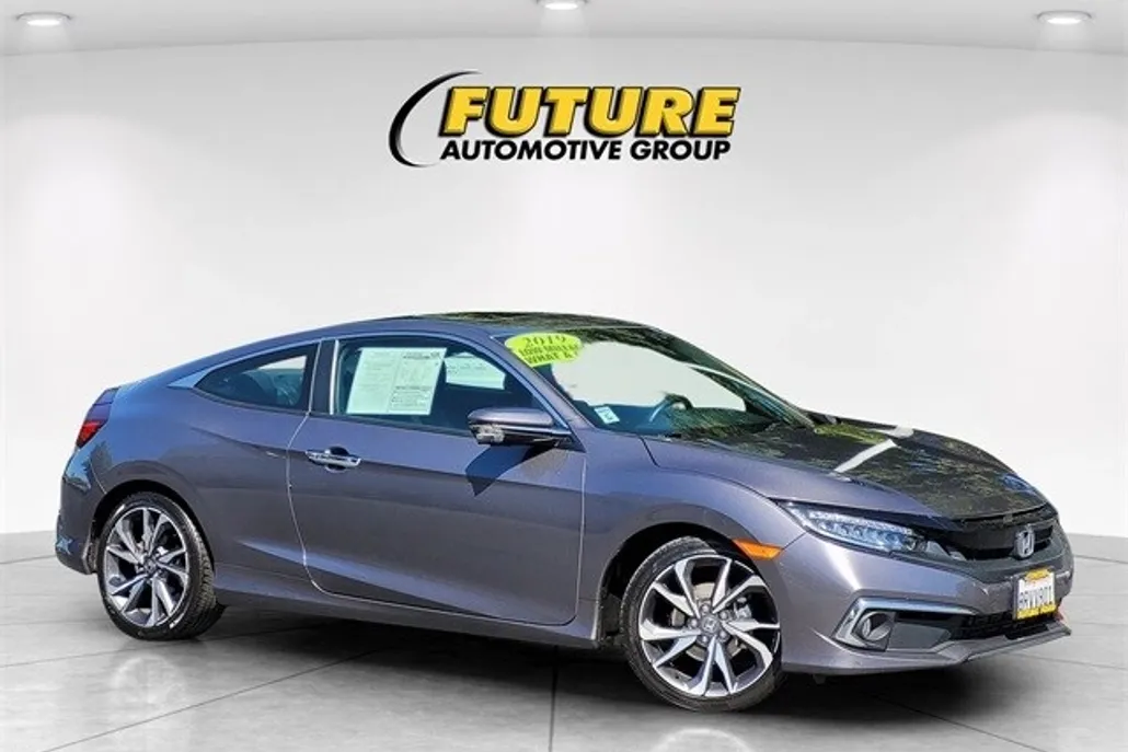 2019 Honda Civic Touring photo 1